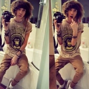 I'm Josh. 18/Bi/Single. I follow back!