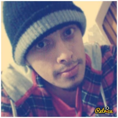 Veintitantos.Payaso,torpe,guitarra y musica a full
Cantando re truco siempre
Sagitario♐❤