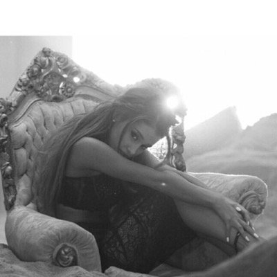updates about Ariana Grande and how BUETIFUL SHE IS