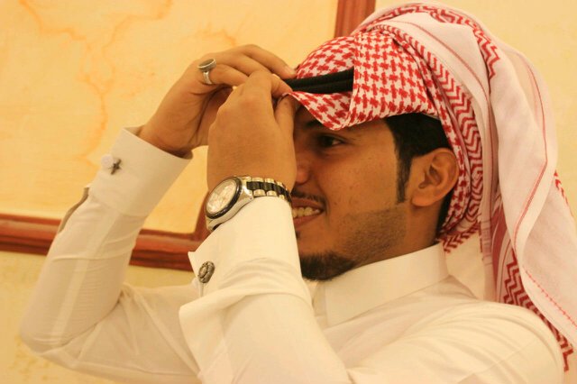 تسأل ( عيـوني ) عن ( الذوق ).. يكفي إنهـآ  ساهمت بـ ( إختيـآرک )..*