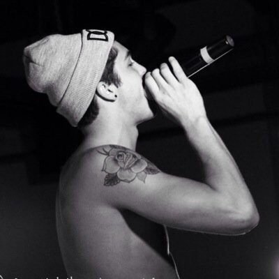 Hip Hop Artist. Instagram: skatemaloley. Snapchat: natemaloley. New http://t.co/8YPxH7FtTZ…
