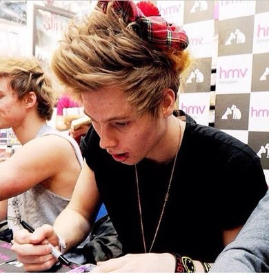 I love 5 seconds of summer