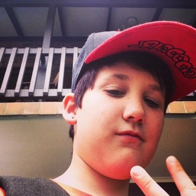 Im just a 9 year old who likes gameing and LOVES pewdiepie BITCH.......PEWDS