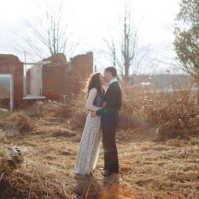 emmaleavary's profile picture. Old preggo married lady.