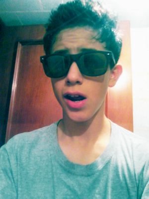 Hi!, follow me and know me more, I hate fights and wars and I like making people smile