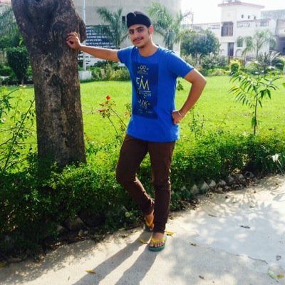 rajamalik33's profile picture. ਸਾਰੀ ਦਿਹਾੜੀ ਯਾਰਾਂ ਨਾਲ ਲੁੱਟੀਦੇ ਨਜ਼ਾਰੇ ਨੇ..
.
ਇਹਨਾ ਬਿਨਾਂ ਨੀ ਸਰਦਾ ਭਾਵੇਂ ਕੰਜਰ ਨੇ ਸਾਰੇ......