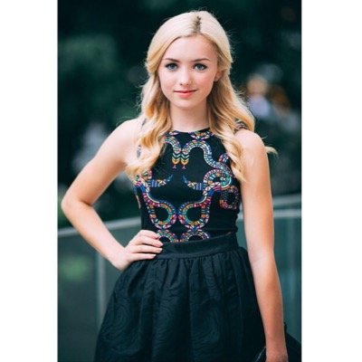 I'm 15 years old. I loove Peyton List: )And I love Ariana, Olivia, Niall, R5 !!! Plz follow me!!! ☞@PeytonList