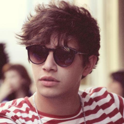 Tiro i sorrisi con i tuoi video, sono felice nei miei momenti peggiori, io insegno e non do mai poreso Sono #SERRANISTA #JulianSerrano ♥♥
