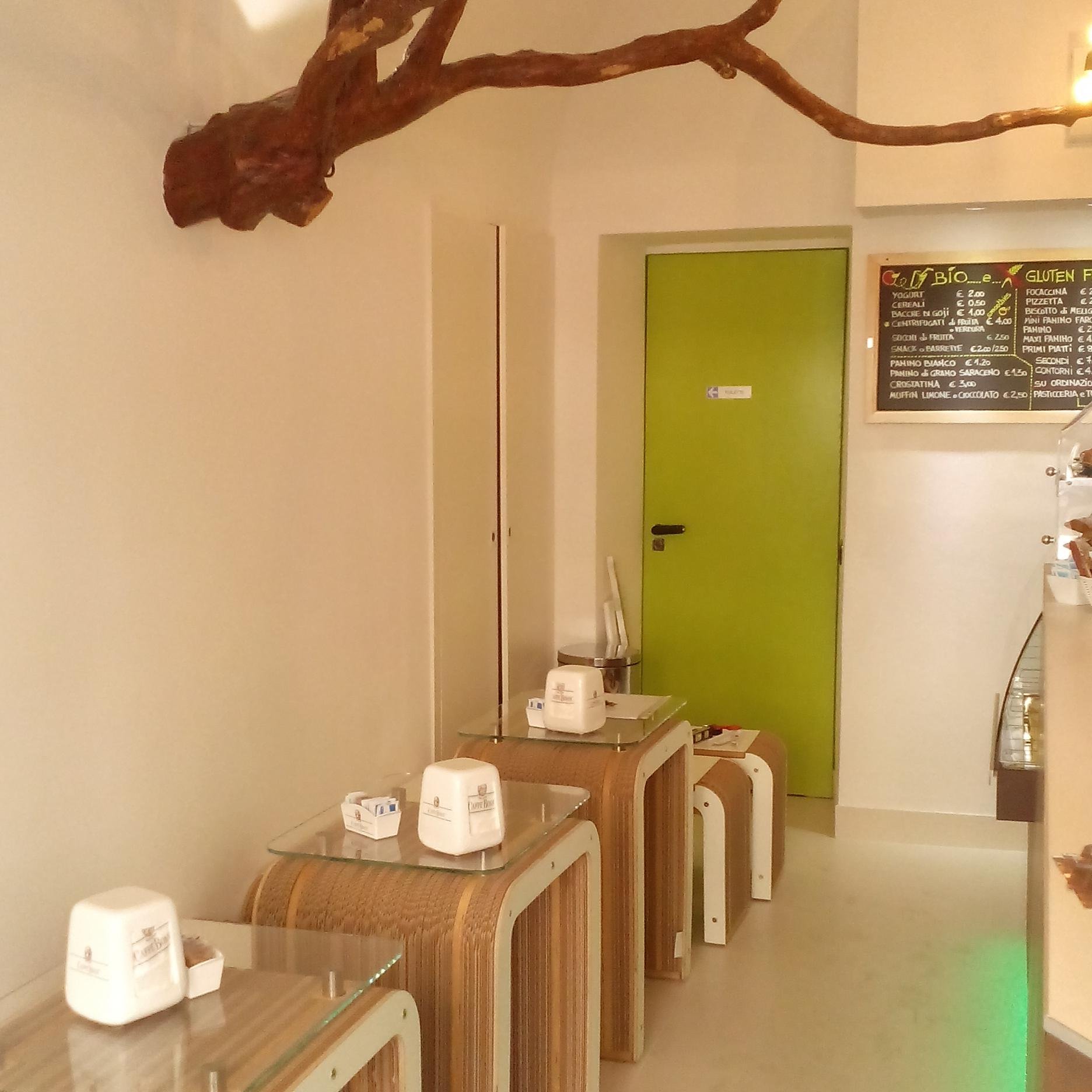 La natura è entrata al bar!Prodotti biologi e gluten free insieme alla ricercata caffetteria vi faranno riscoprire antichi gusti e sapori