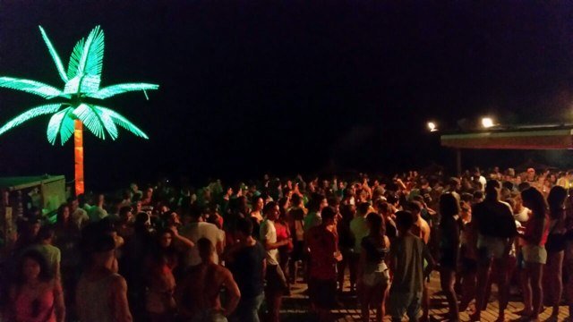 El mejor ambiente a pié de playa con las fiestas más alocadas.