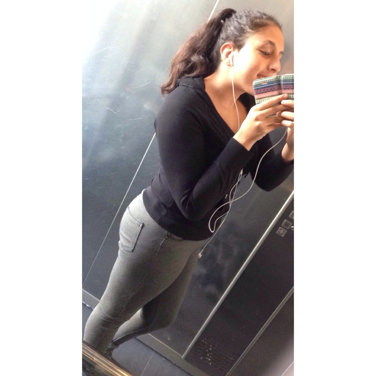 Insta; XY.AA