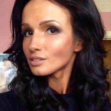 Являюсь продюсером как музыкальных каналов, так и охоты и рыбалки, так что не странно то что у меня в сумочке есть травмат)))))))))