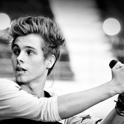 Please follow @narryxmukey get punk!