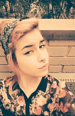 si quieres saber como soy tendras que arriesgarte a conocerme....  Amo a RHCP. Son tiempos dificiles para los soñadores.