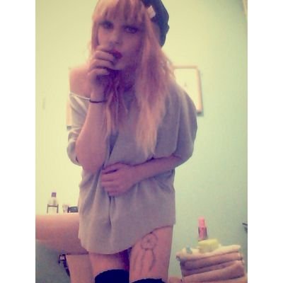 I'm basically your typical alternative girl who likes bands✌im very awkward&my life evolves around youtubers and pretty boys in bands|