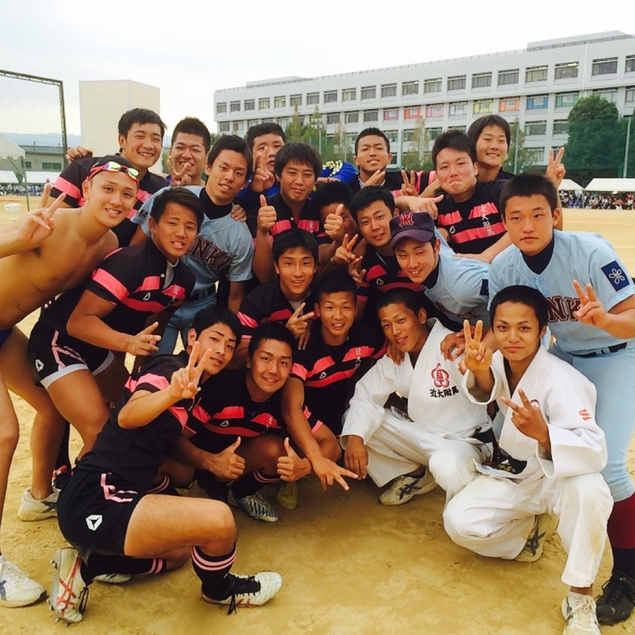 donot0617's profile picture. 鶴橋中学→近大附属高校3A2→4月から龍谷大学 短期大学部 社会福祉学科 こいつ知ってるぞ！って人はfollowしてください!! よろしく!!!(*^^*)