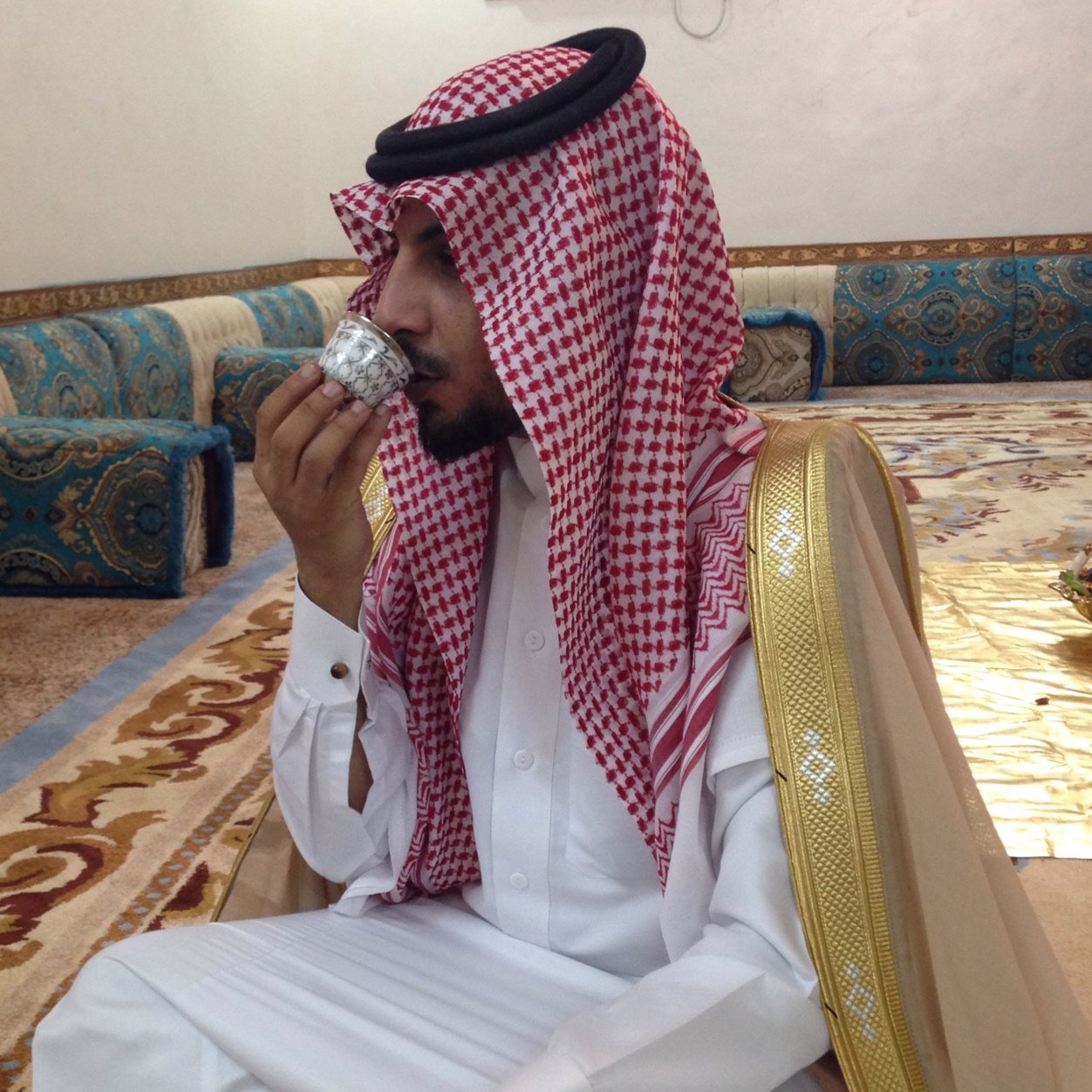 متذوق وهاوي للشعر. ومتيم وعاشق لزعيم اسيا وفخرها الهلال