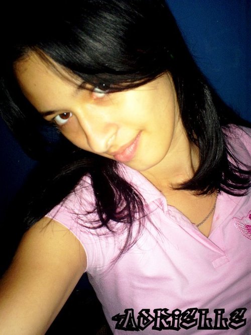 meu nome é Adrielle Cristine tenho 18 anos sou casada e tenho uma filha linda chamada maryanne cristine amo meu marido minha mae e sou muito feliz