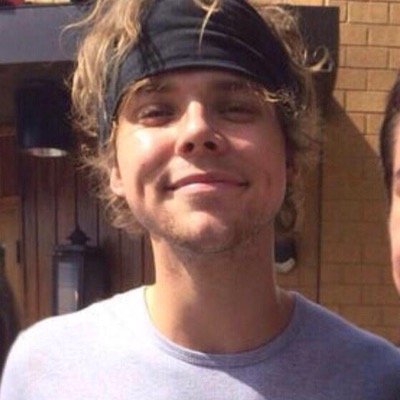 dont follow this acc follow @cappuccalum