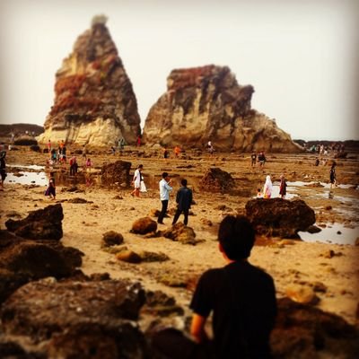 kejujuran adalah ketenangan sementara kebohongan adalah kegelisahan..lebih baik meninggalkan sesuatu demi kebaikan dari pada meninggalkan kebaikan demi sesuatu.