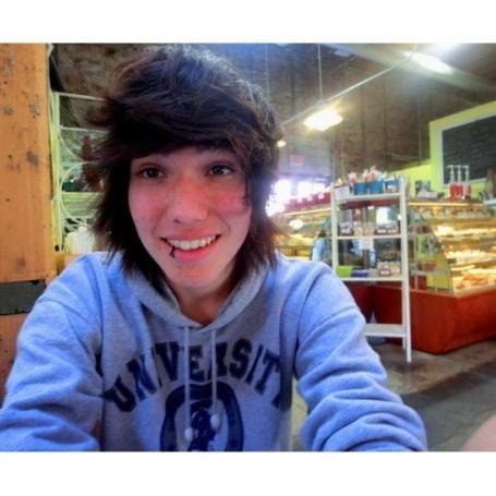 DrakeSm60113546's profile picture. Black is my happy color !!