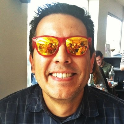 Diseñador, melómano, cinéfilo, cervéfilo, comicfan, pseudo fanboy, pseudogallego.