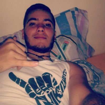 Jugador de baloncesto y futuro diseñador grafico :D deja q todo fluya cero estrez