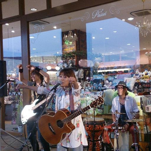 LOOP CHILD最高ですよ＾＾ｂ
皆さんも一緒にLOOP CHILD応援しましょ＾＾ｖ
ルーチャファミリーとも繋がれたら嬉しいです☆フォローよろしくです☆