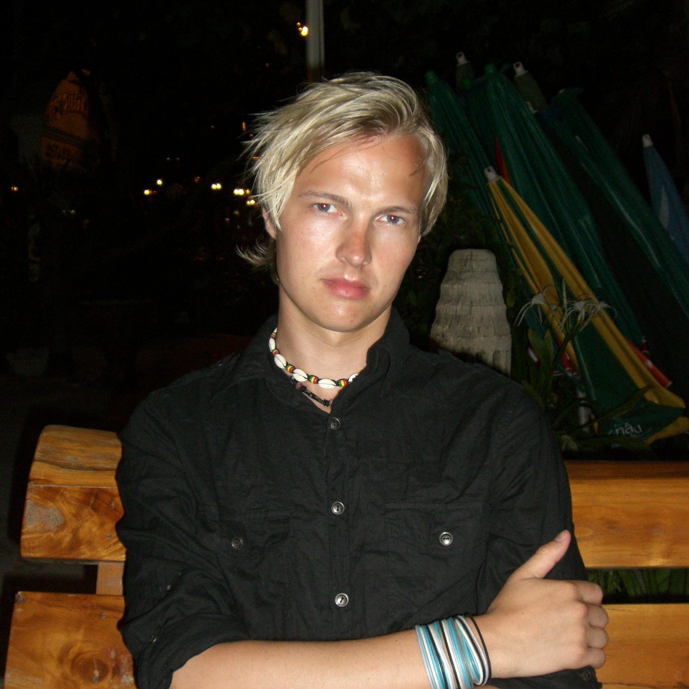 tobbhaanes's profile picture. Twitrer om trav.