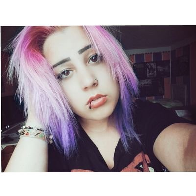 I'm Alina. 16 Years young. Suicide Silence, Asking Alexandria, Linkin Park & Eskimo Callboy ! *-*