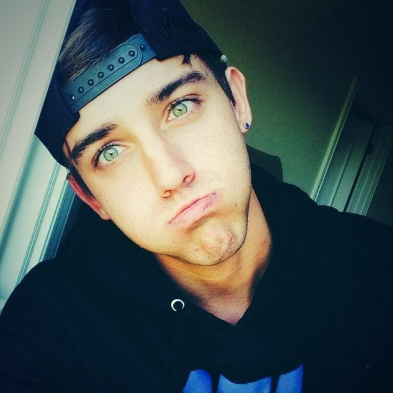 The Janoskians are my religion @BrooksBeau @JaiBrooks1 @luke_brooks @James_Yammouni @danielsahyounie @janoskians, follow me I follow back. 0/5