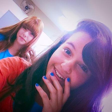 Tenho um vlog com essa retardada @InfinityAnd100, duas idiotas q amam unicornios, apenas ♥ :*