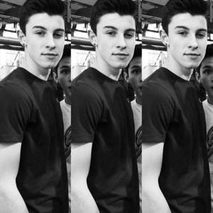 @ShawnMendes makes my heart jump