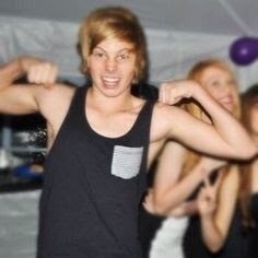 someone hand me the inhaler 5sos are doing things again