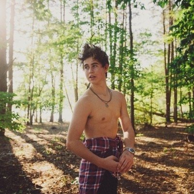 Just an aussie girl in love with @NashGrier 
follow my other account @TahliaUK