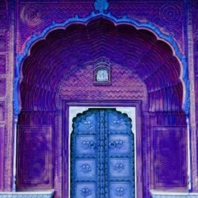 ﴿وَهُوَ بِكُلِّ شَيْءٍ عَلِيمٌ﴾

في تدبر هذه الآية .. راحة العبد وأُنْسه ..
يكفيك علم الله بحالك !