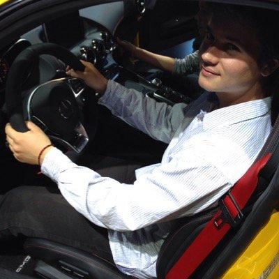 Eleve ingenieur à l'ISAT, Mercedes-Benz et Mercedes-AMG fanboy, pilote et cavalier amateur, membre NRT determiné à nous voir gagner.
