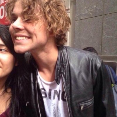 follow @silkyashton for a dm to muke/band