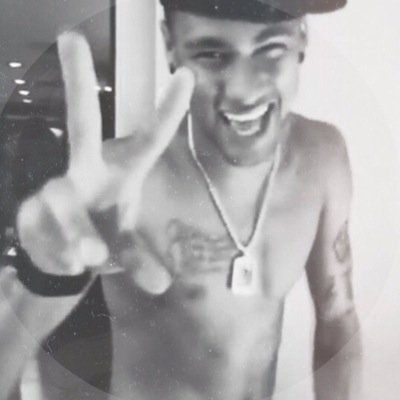 aqui ao amor e apoio @neymarjr através de tudo.♡