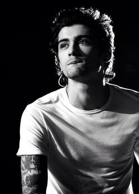 @PerrieEdxox  -owns my heart //140 words aren't enough to say how much I love u Instagram offzaynmalik