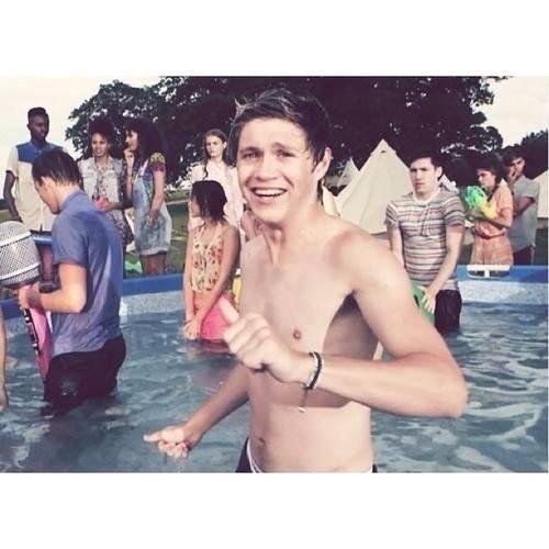 RT https://t.co/q6ndxUSSk0 IT'S URGENT BABE & FOLLOW @summiall