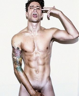Sexy,el chico que cualquier chica querría tener en su cama,amo al que le gusta que le complazcan