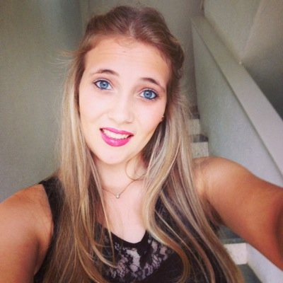 Sou como você me vê , posso ser leve como uma brisa ou forte como uma ventania , depende de quando e como você me vê passar .
