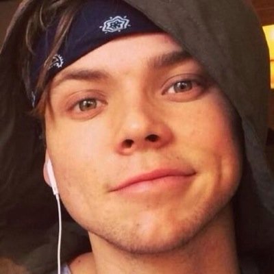 5sos fans please follow my new fan account - @fxck_irwinx as soon as im off follow limit ill follow everyone back. thanks