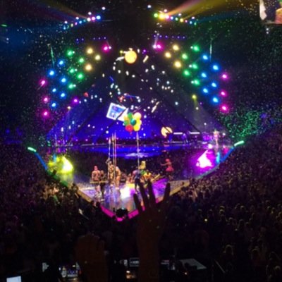 I LOVE KATY PERRY! GO FOLLOW HER!