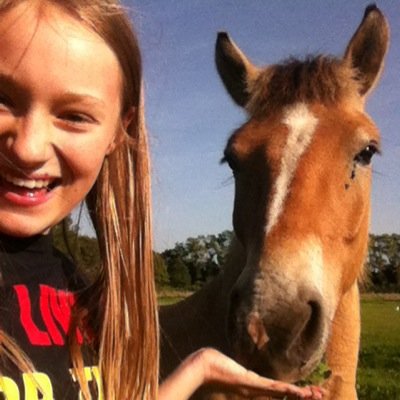 Hey guuuuuuys I'm just a craaaaaaaazy girl who looooooove 1D, selfies, Ben and Jerrys, PLL, Harry Potter, Doctor who. Instagram: siljethemofo