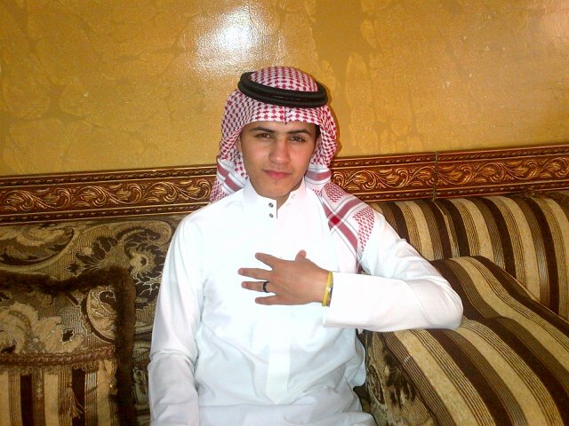 لا تُفكرّ كَثيراً ، بلّ إستَغفر كَثيراً ف اللهُ يَفتحّ بالإستِغفَار أبواباً لاَ تُفتحُ بِالتَفكيرّ.'♡̴