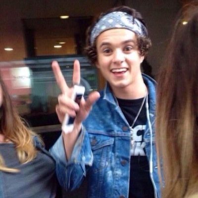 mukerepubIic's profile picture. @TheVampsCon: I love this part of the set I get to go for a wee