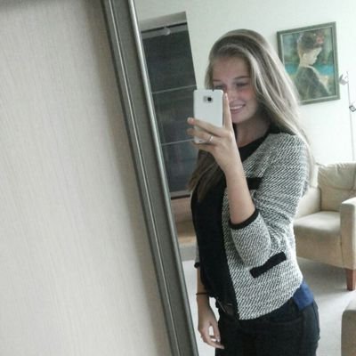 instagram: paulinedb_