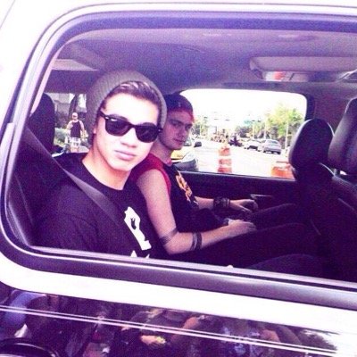 please follow @cliffvrdxluke:) she follows back:)ilysm